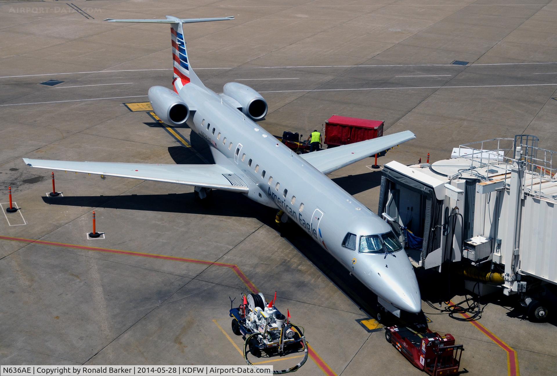 N636AE, 1999 Embraer ERJ-145LR (EMB-145LR) C/N 145160, Gate B11 DFW