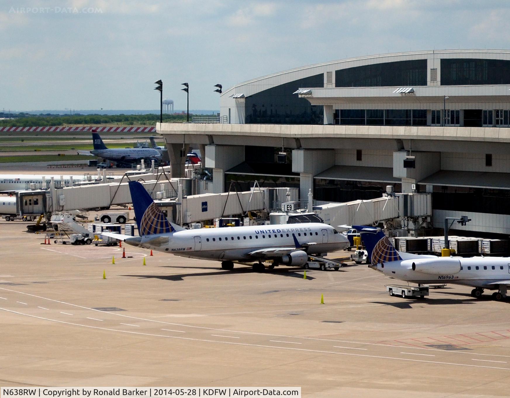 N638RW, 2004 Embraer 170SE (ERJ-170-100SE) C/N 17000053, Gate E9 DFW
