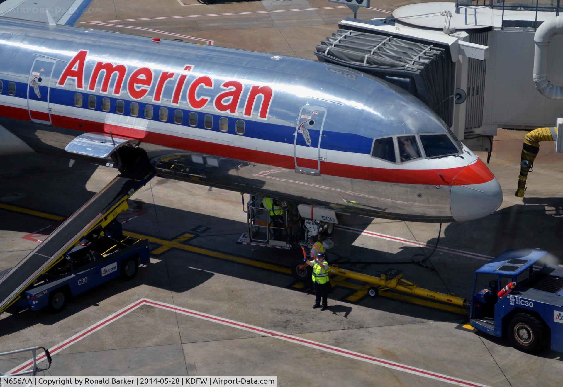 N656AA, 1991 Boeing 757-223 C/N 24614, Gate C30 DFW