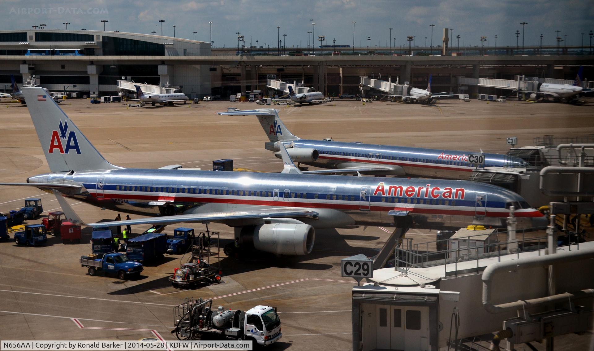 N656AA, 1991 Boeing 757-223 C/N 24614, Gate C30 DFW