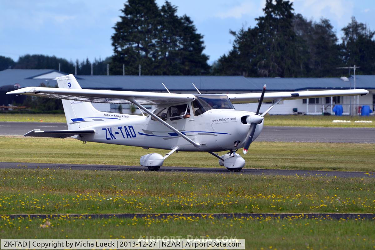 ZK-TAD, 2007 Cessna 172R C/N 17281456, At Ardmore