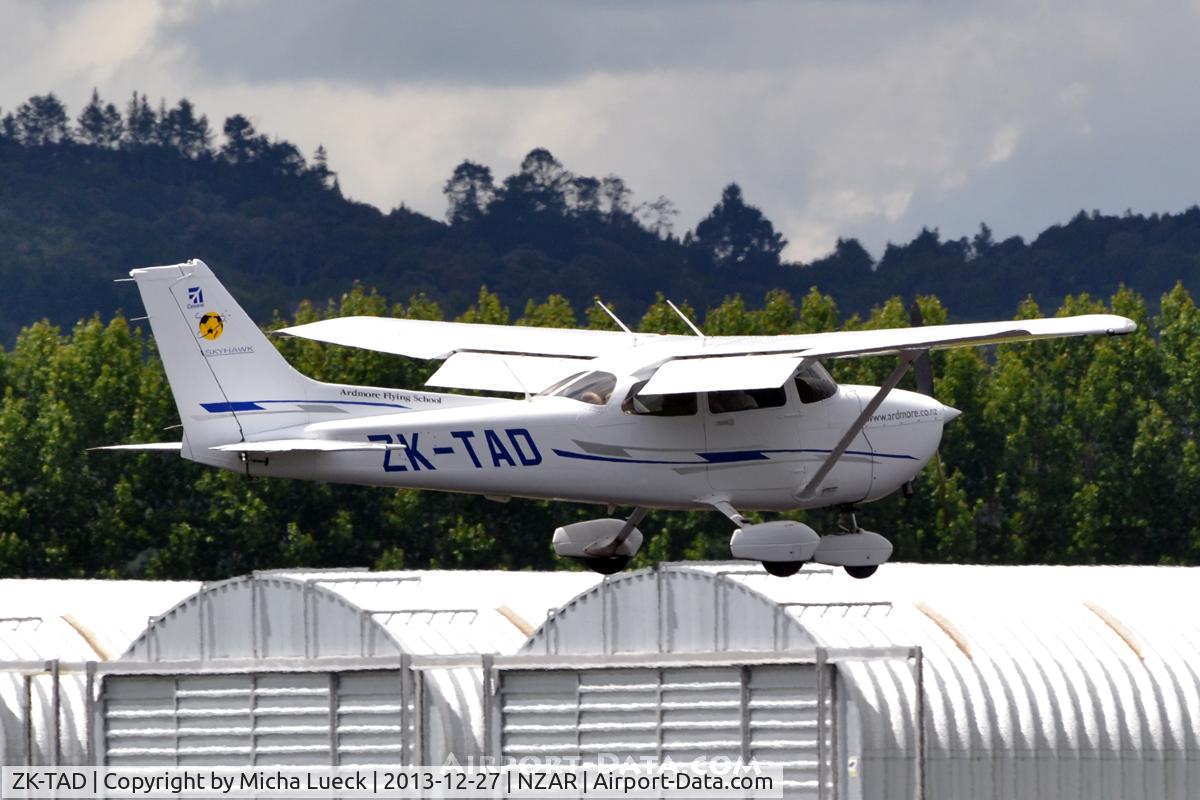 ZK-TAD, 2007 Cessna 172R C/N 17281456, At Ardmore