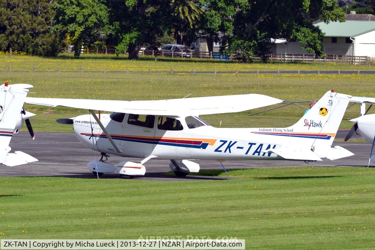 ZK-TAN, Cessna 172R C/N 17281089, At Ardmore