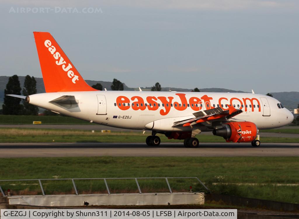 G-EZGJ, 2011 Airbus A319-111 C/N 4705, Landing rwy 16