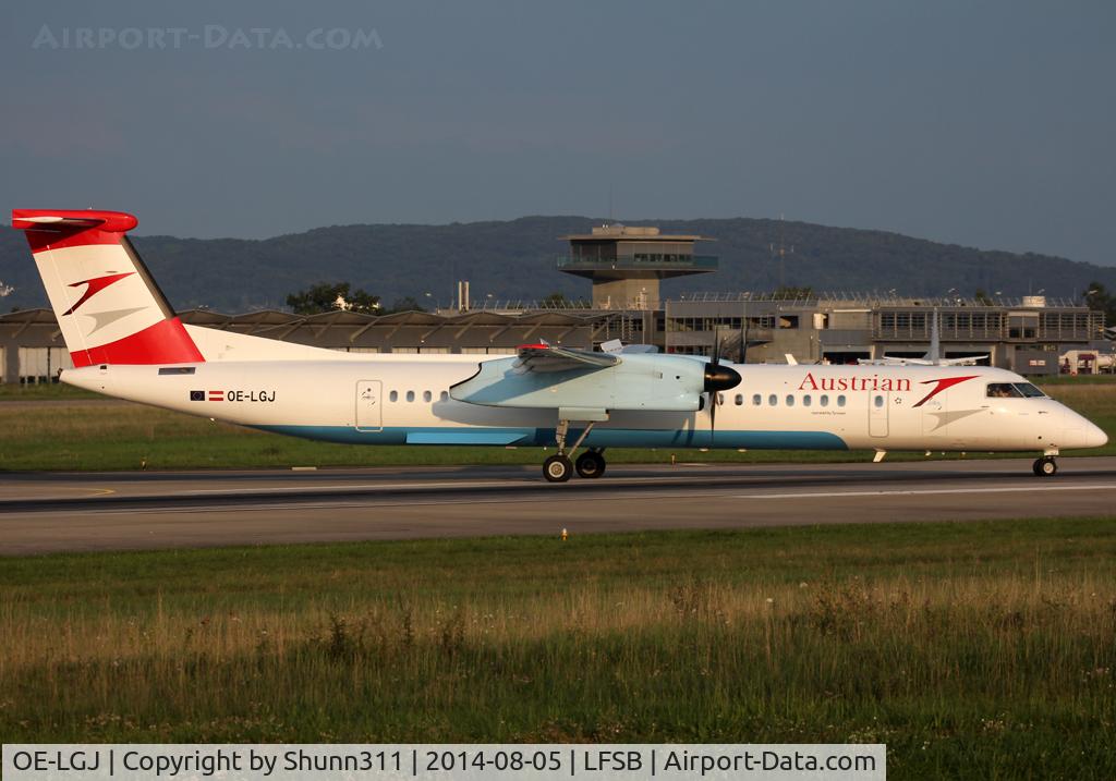 OE-LGJ, 2005 De Havilland Canada DHC-8-402Q Dash 8 C/N 4104, Lining up rwy 16 for departure