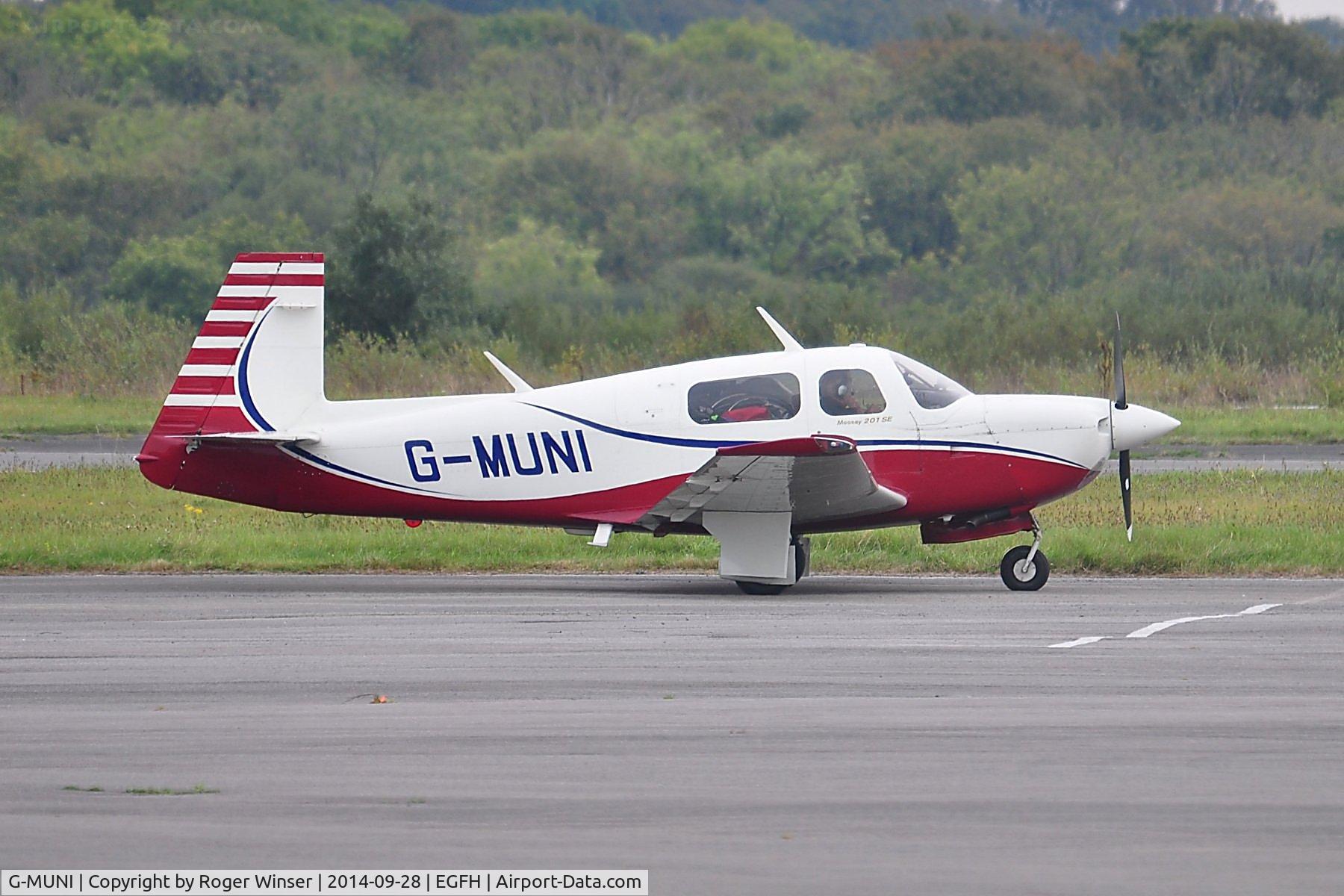 G-MUNI, 1989 Mooney M20J 201 C/N 24-3118, Visiting M201 SE.