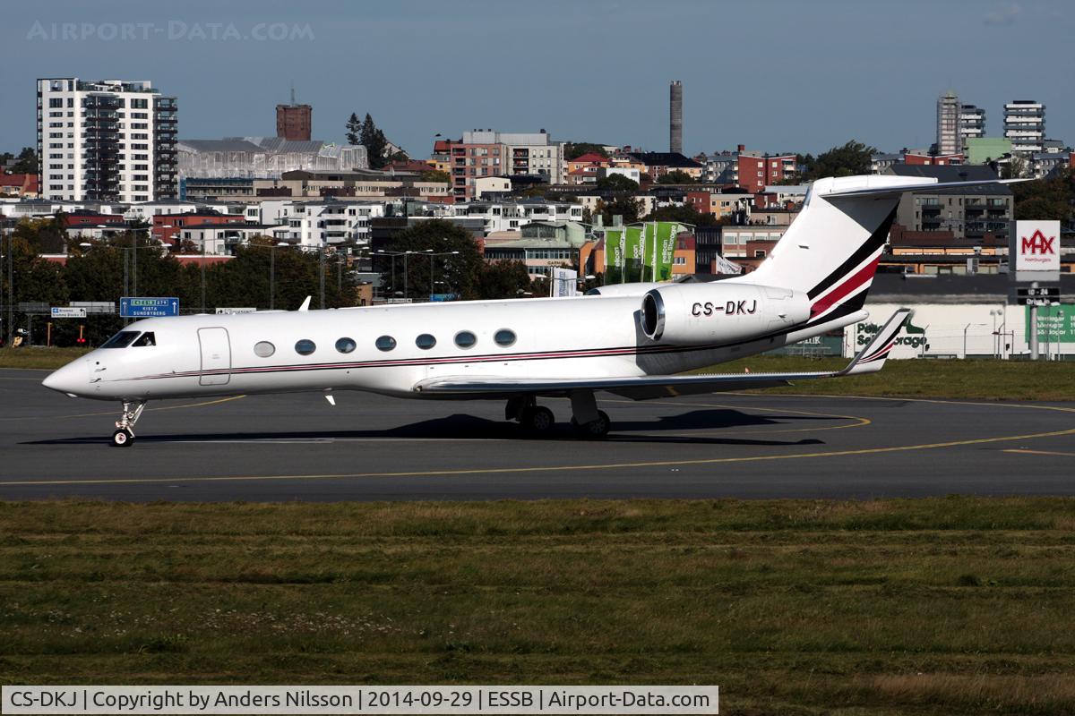 CS-DKJ, 2008 Gulfstream Aerospace V-SP G550 C/N 5174, Lining up runway 30.