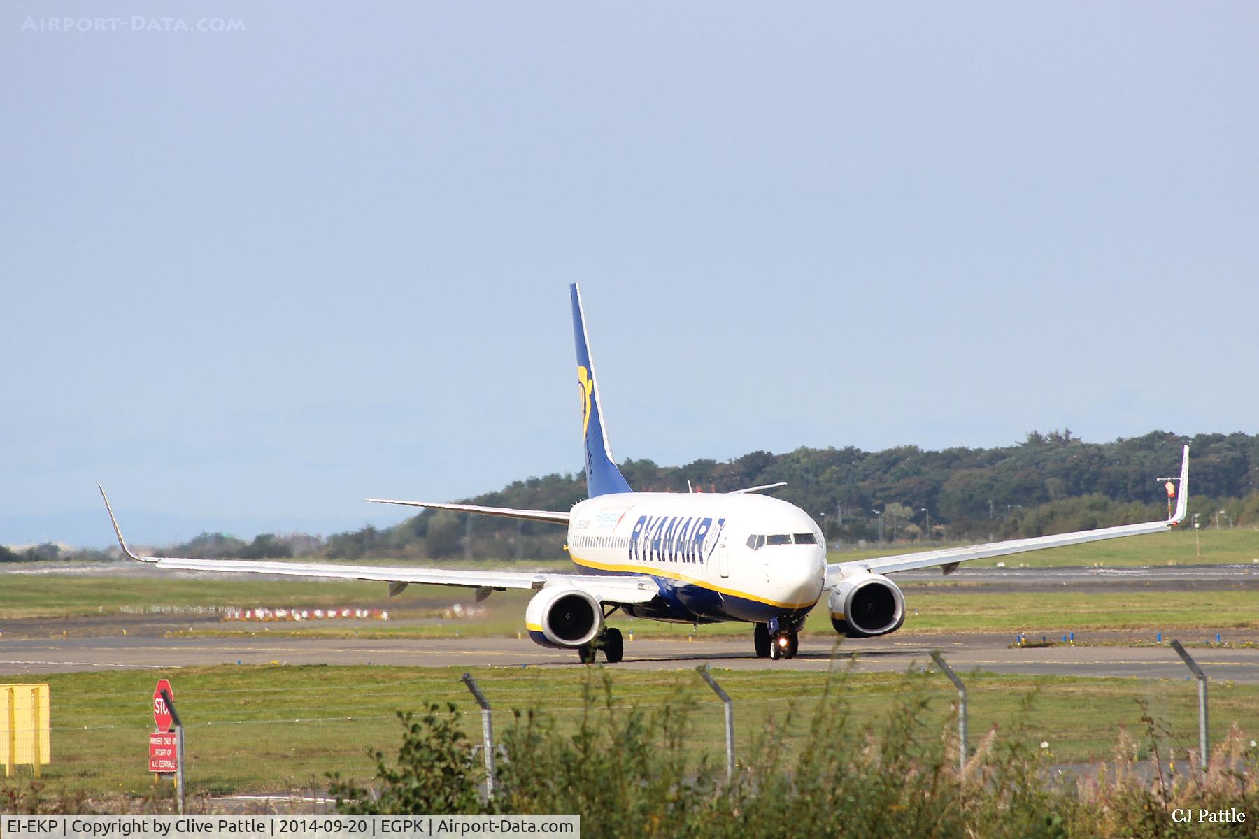 EI-EKP, 2010 Boeing 737-8AS C/N 35028, Prestwick action