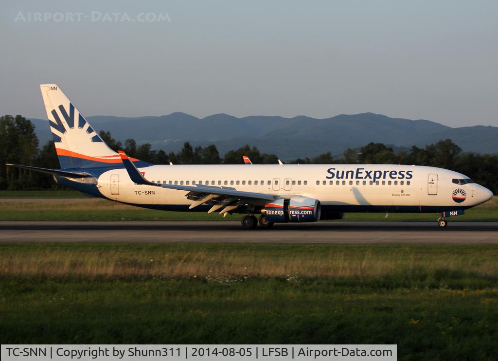 TC-SNN, 2010 Boeing 737-8HC C/N 40775, Landing rwy 16