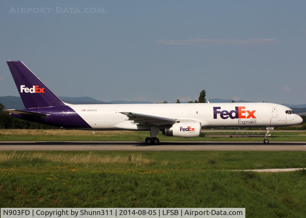 N903FD, 1993 Boeing 757-2B7 C/N 27124, Taking off rwy 16