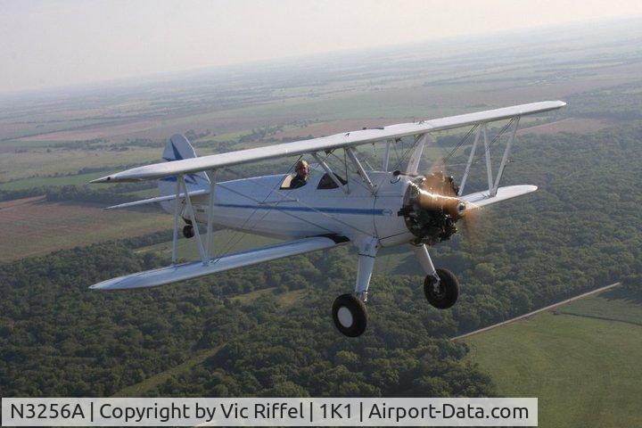 N3256A, 1943 Boeing A75N1(PT17) C/N 75-2830, Formation flights