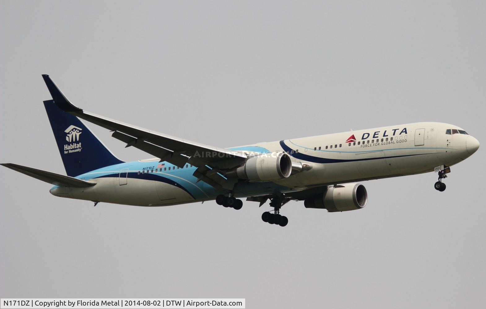 N171DZ, 1998 Boeing 767-332 C/N 29690, Delta Habitat for Humanity 767-300