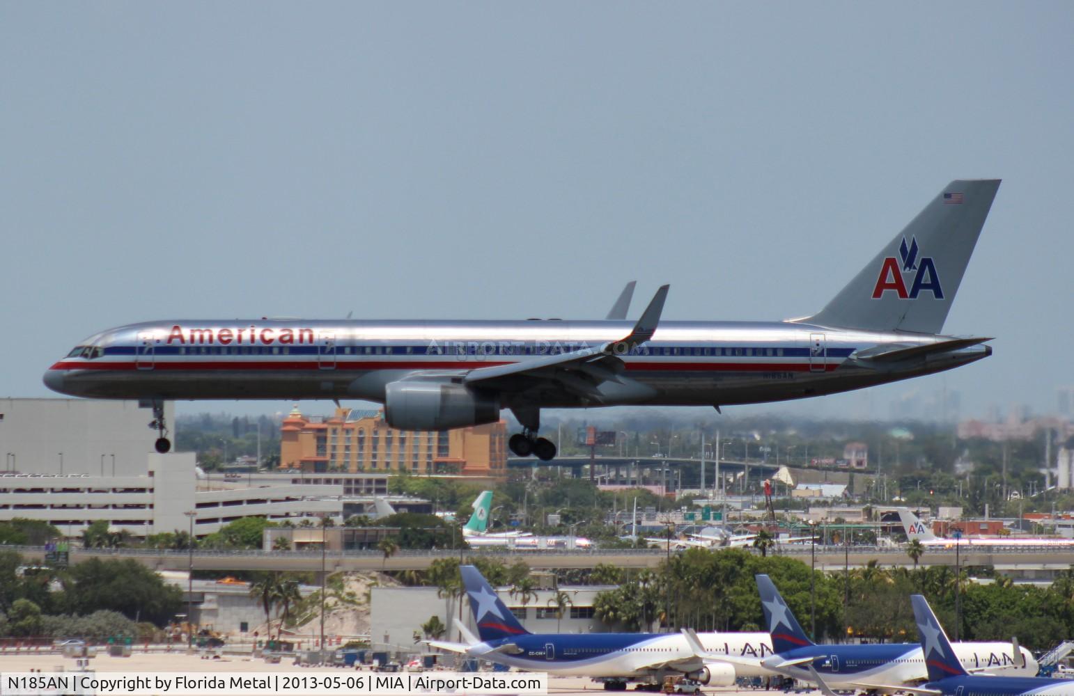 N185AN, 2001 Boeing 757-223 C/N 32379, American 757-200
