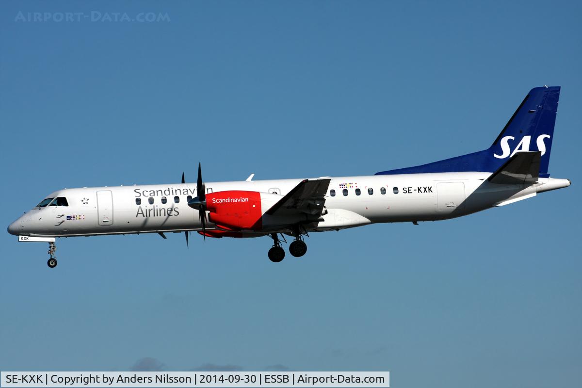SE-KXK, 1995 Saab 2000 C/N 2000-012, On short final for runway 30.