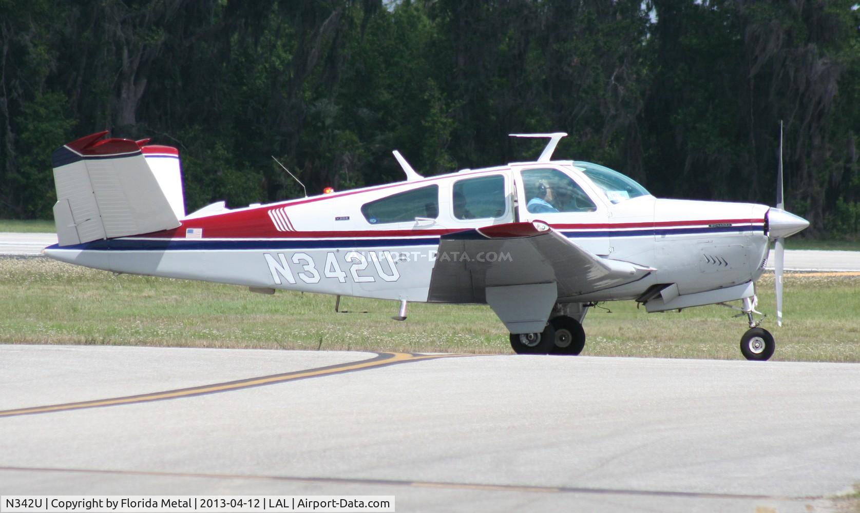 N342U, 1971 Beech V35B Bonanza C/N D-9251, Bonanza V tail
