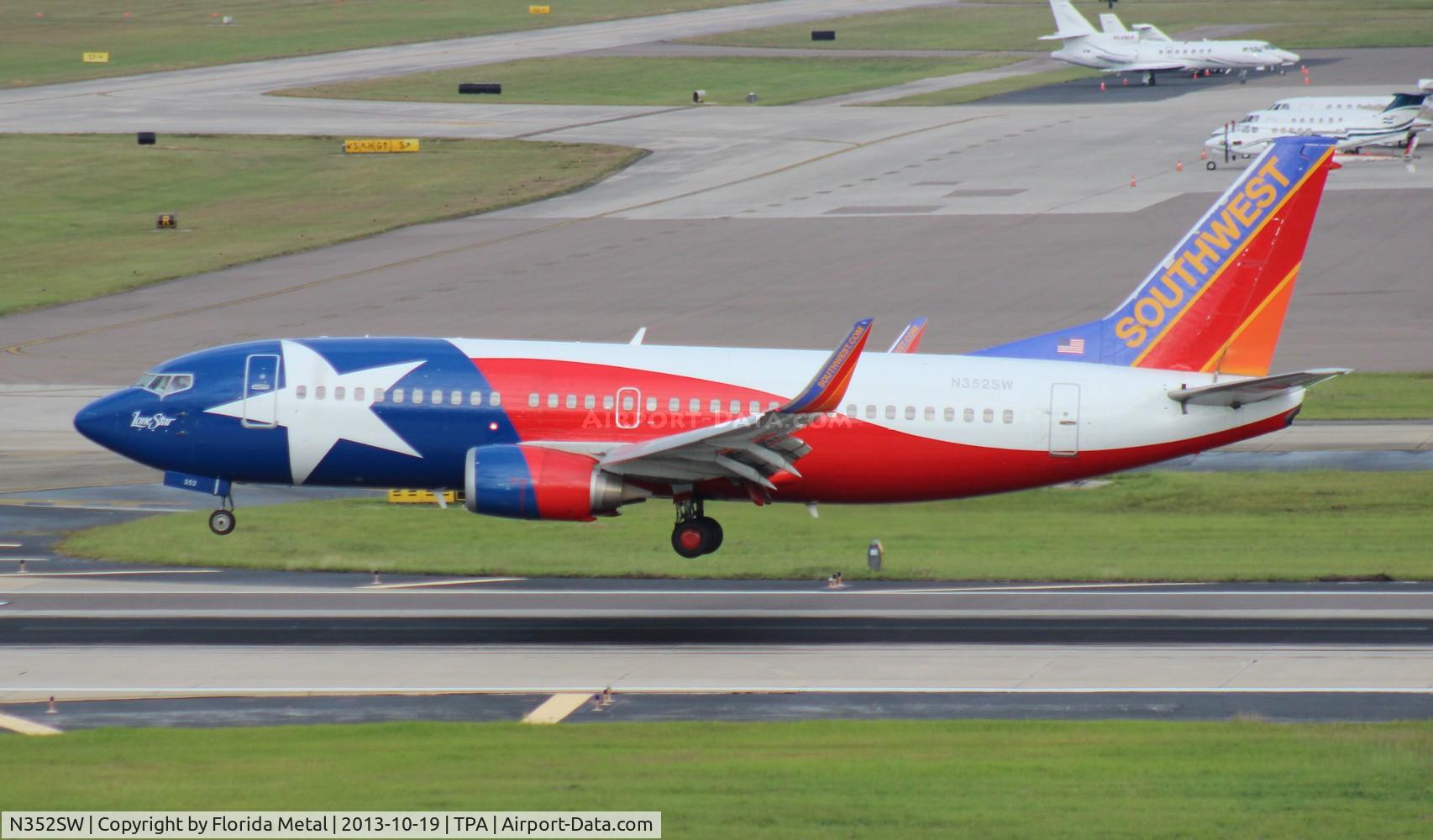 N352SW, 1990 Boeing 737-3H4 C/N 24888, Lone Star One
