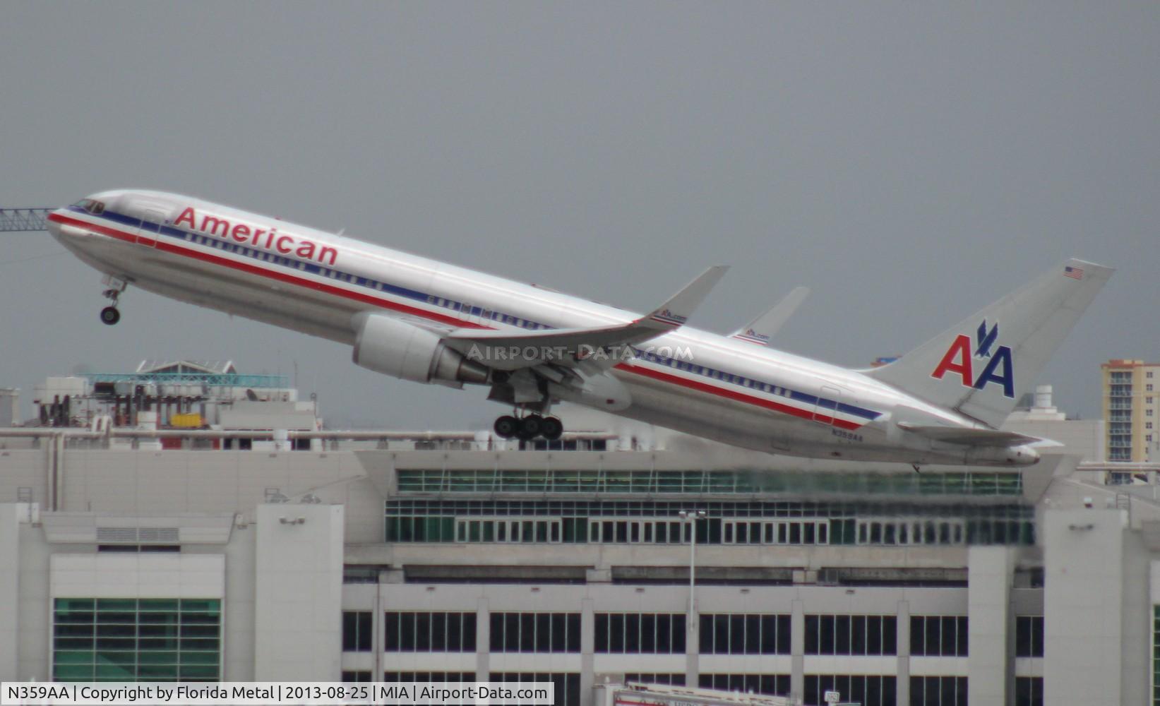 N359AA, 1988 Boeing 767-323 C/N 24040, American 767-300