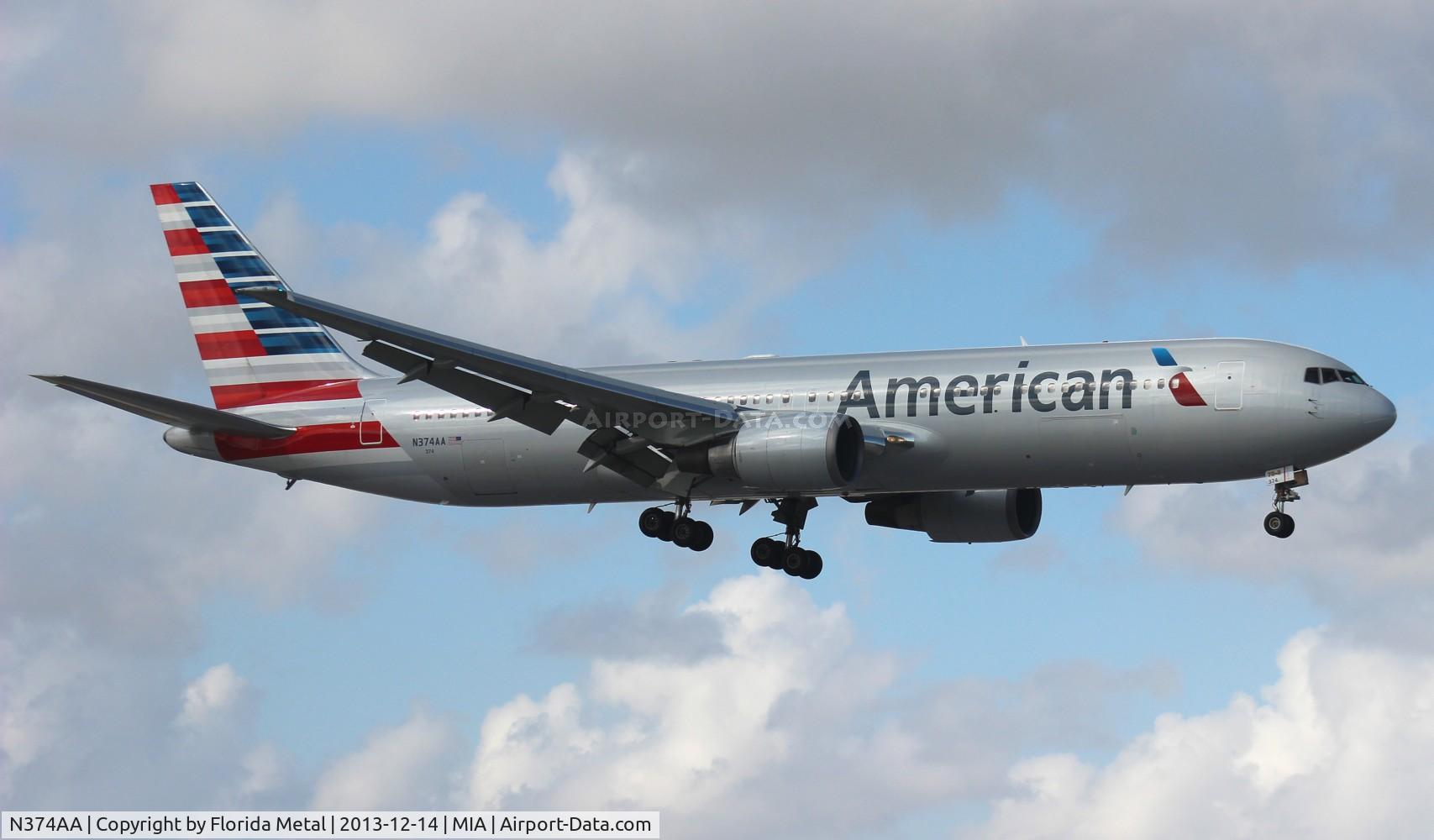 N374AA, 1992 Boeing 767-323 C/N 25201, American new colors