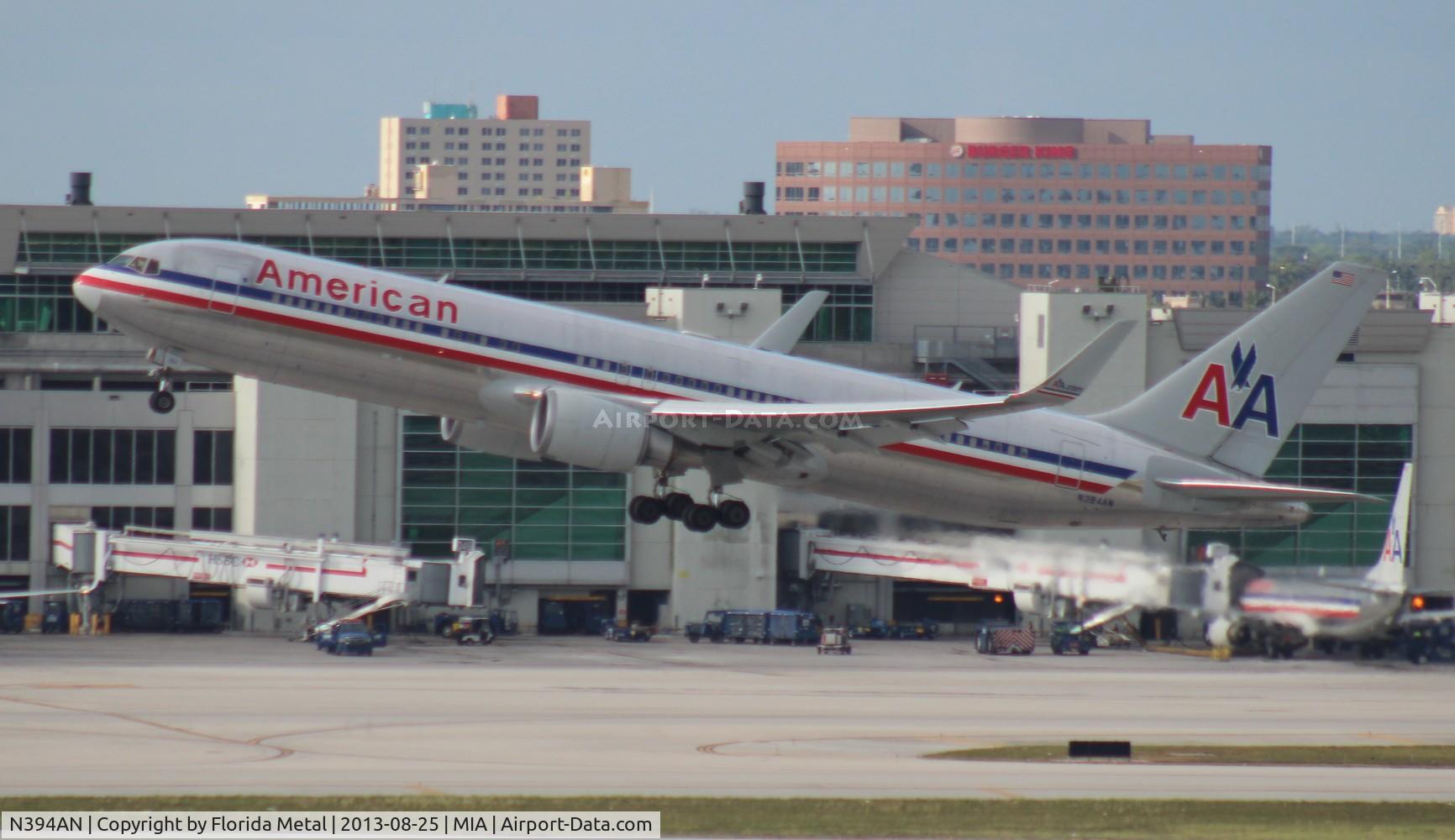N394AN, 1998 Boeing 767-323/ER C/N 29431, American