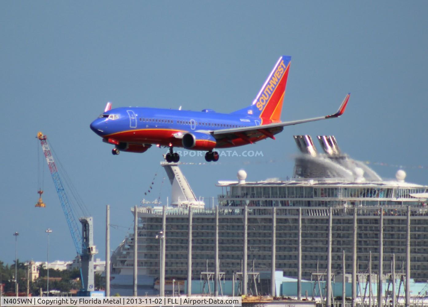 N405WN, 2001 Boeing 737-7H4 C/N 27893, Southwest with cruise ship