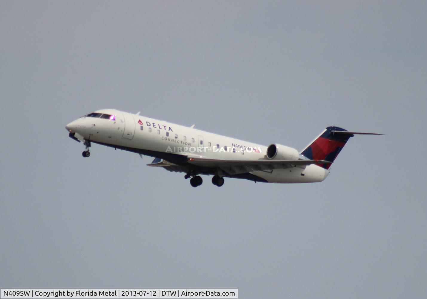 N409SW, 1994 Canadair CRJ-100LR (CL-600-2B19) C/N 7056, Delta Connection