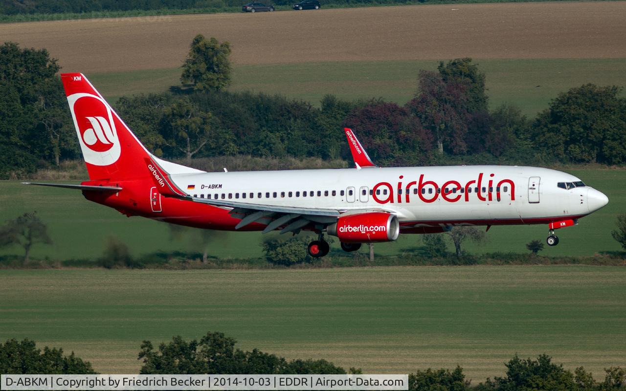 D-ABKM, 2010 Boeing 737-86J C/N 37755, on final from Palma