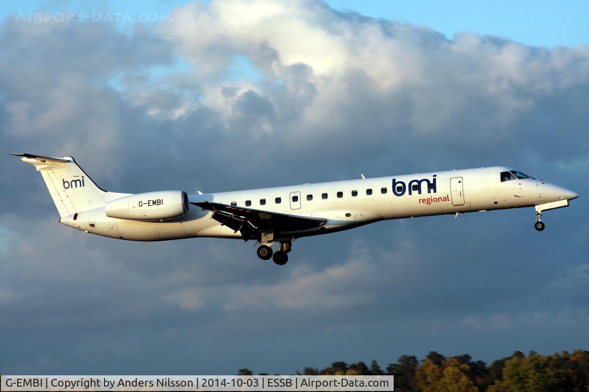 G-EMBI, 1999 Embraer EMB-145EU (ERJ-145EU) C/N 145126, On short final for runway 12.