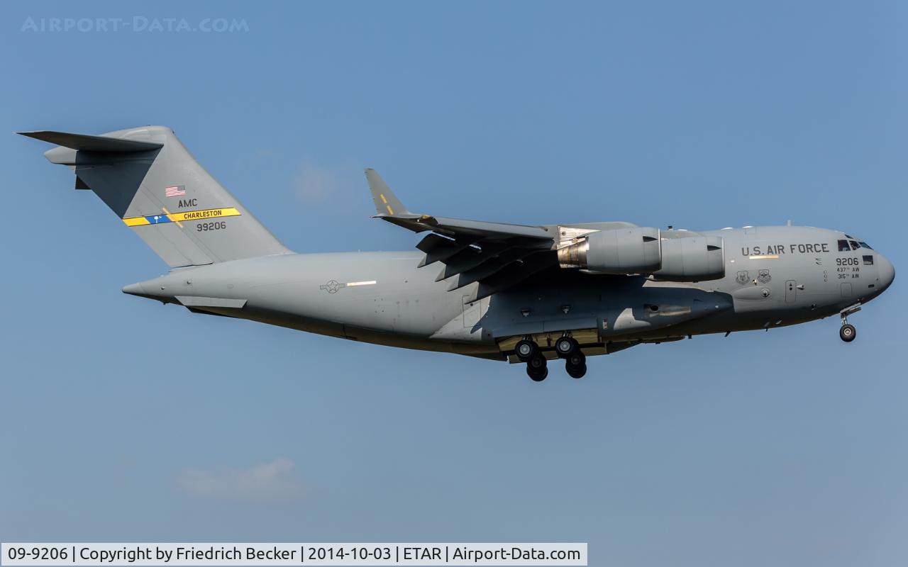 09-9206, 2010 Boeing C-17A Globemaster III C/N 50230/F229/P206, on final RW08
