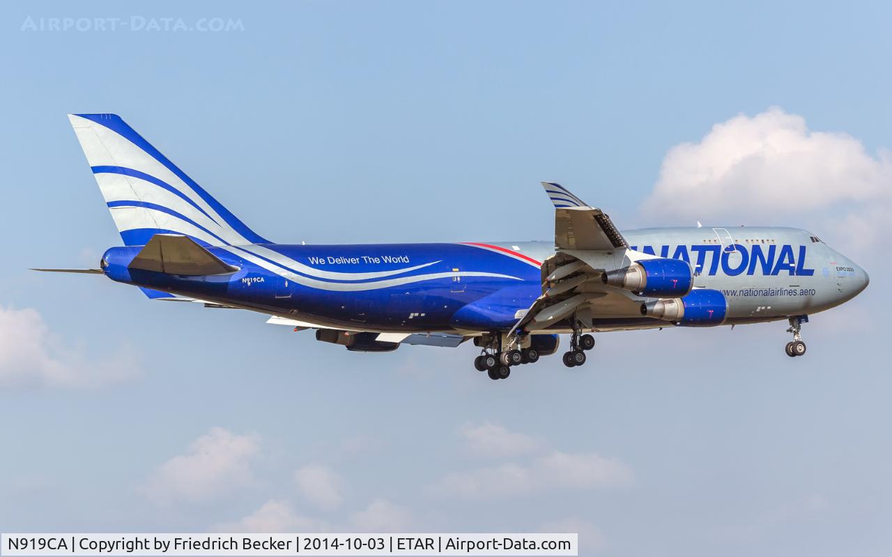 N919CA, 1991 Boeing 747-428M(BCF) C/N 25302, on final RW08