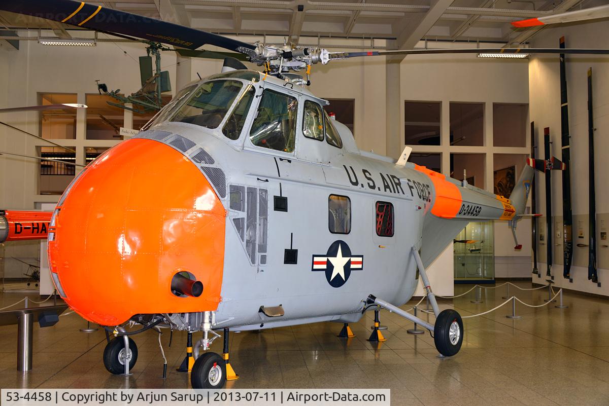 53-4458, Sikorsly H-19B Chickasaw C/N Not found 53-4458, On display at Deutsches Museum München.