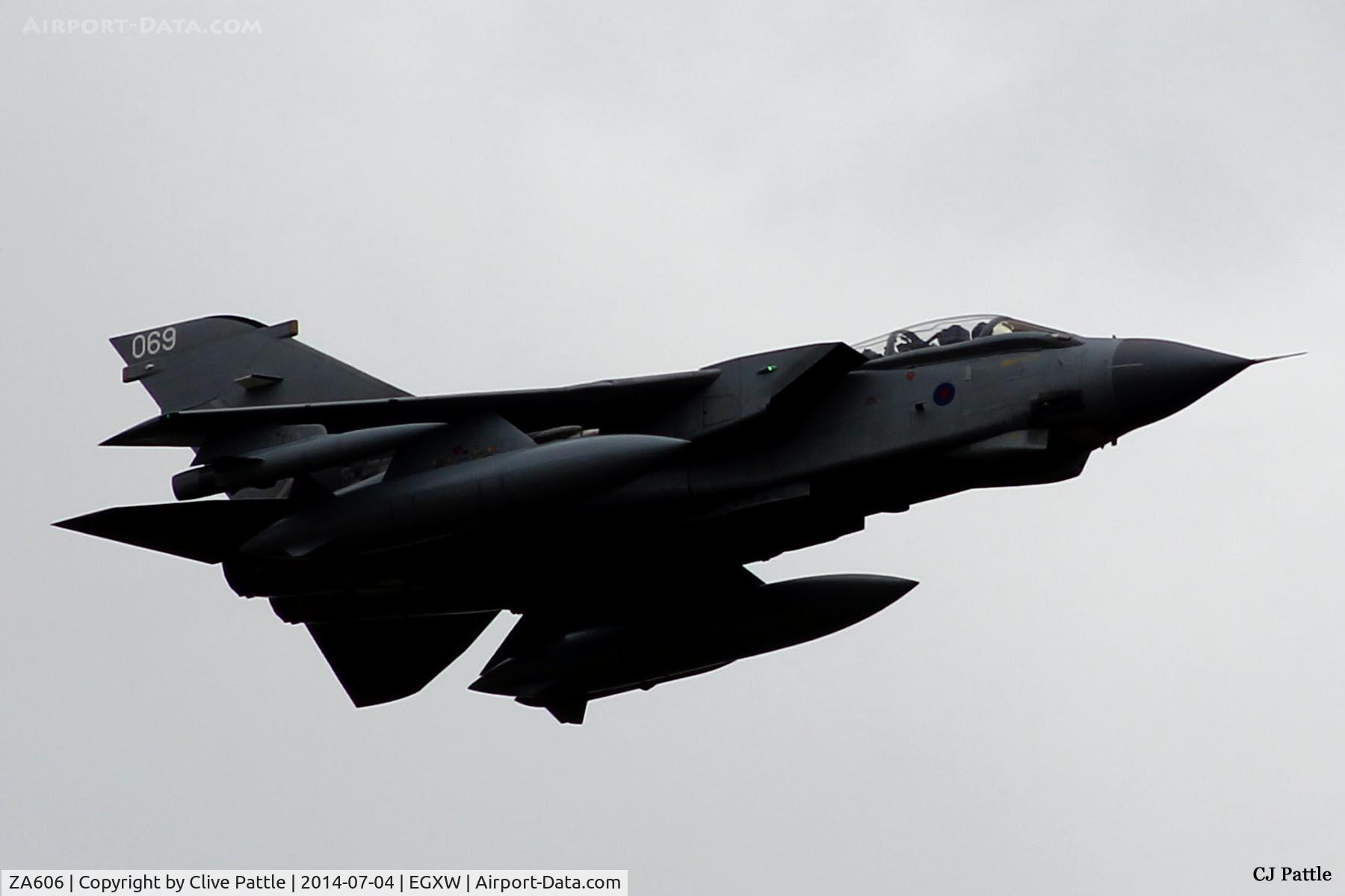 ZA606, 1982 Panavia Tornado GR.4 C/N 136/BS043/3070, On approach to Waddington Airshow 2014
