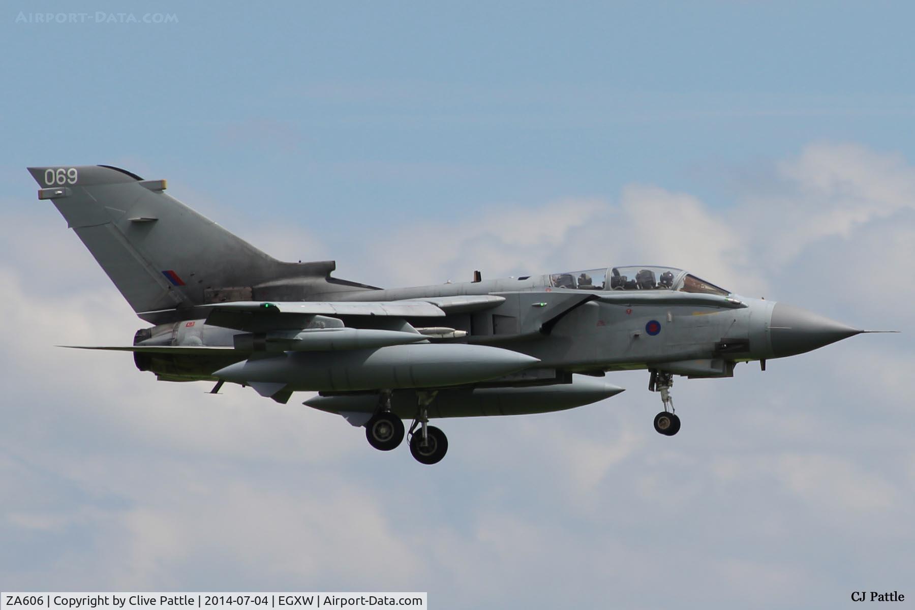 ZA606, 1982 Panavia Tornado GR.4 C/N 136/BS043/3070, On approach to Waddington Airshow 2014