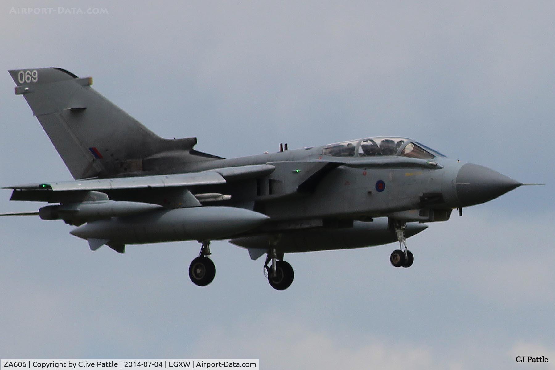 ZA606, 1982 Panavia Tornado GR.4 C/N 136/BS043/3070, On approach to Waddington Airshow 2014