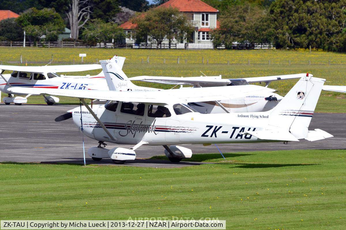 ZK-TAU, Cessna 172R C/N 17280637, At Ardmore