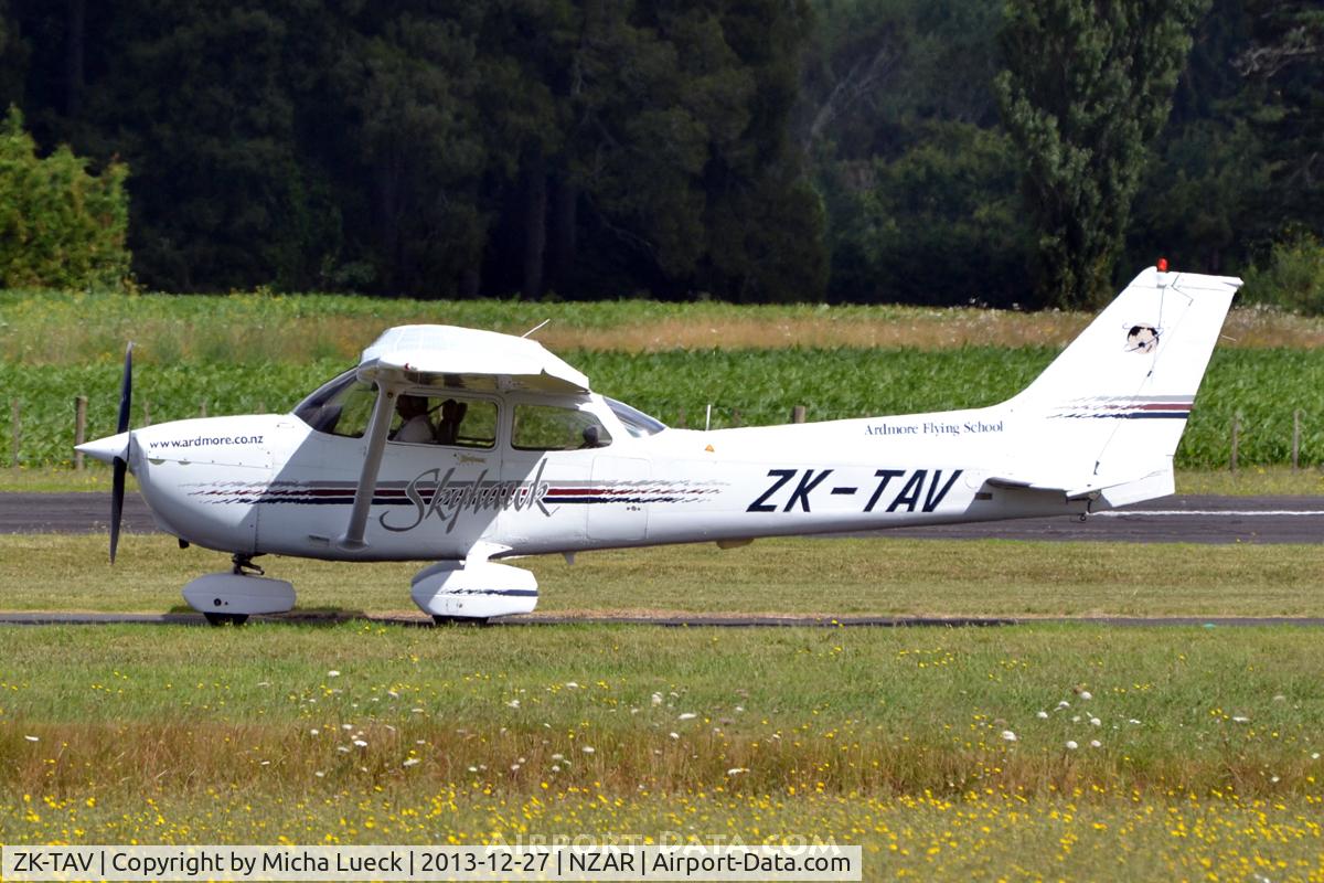 ZK-TAV, Cessna 172R C/N 17280654, At Ardmore