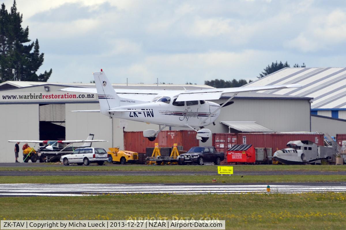 ZK-TAV, Cessna 172R C/N 17280654, At Ardmore