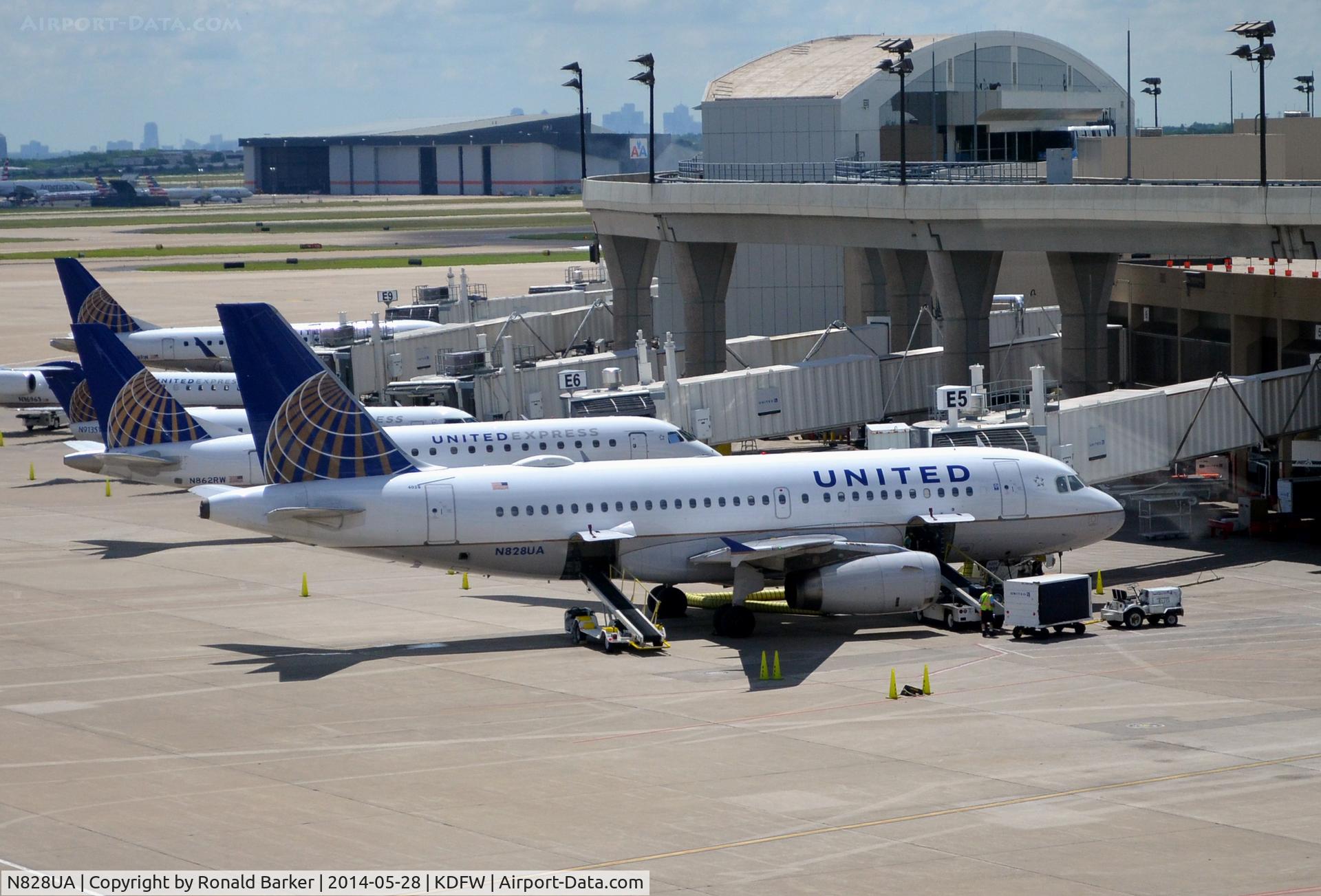N828UA, 1999 Airbus A319-131 C/N 1031, Gate E5 DFW