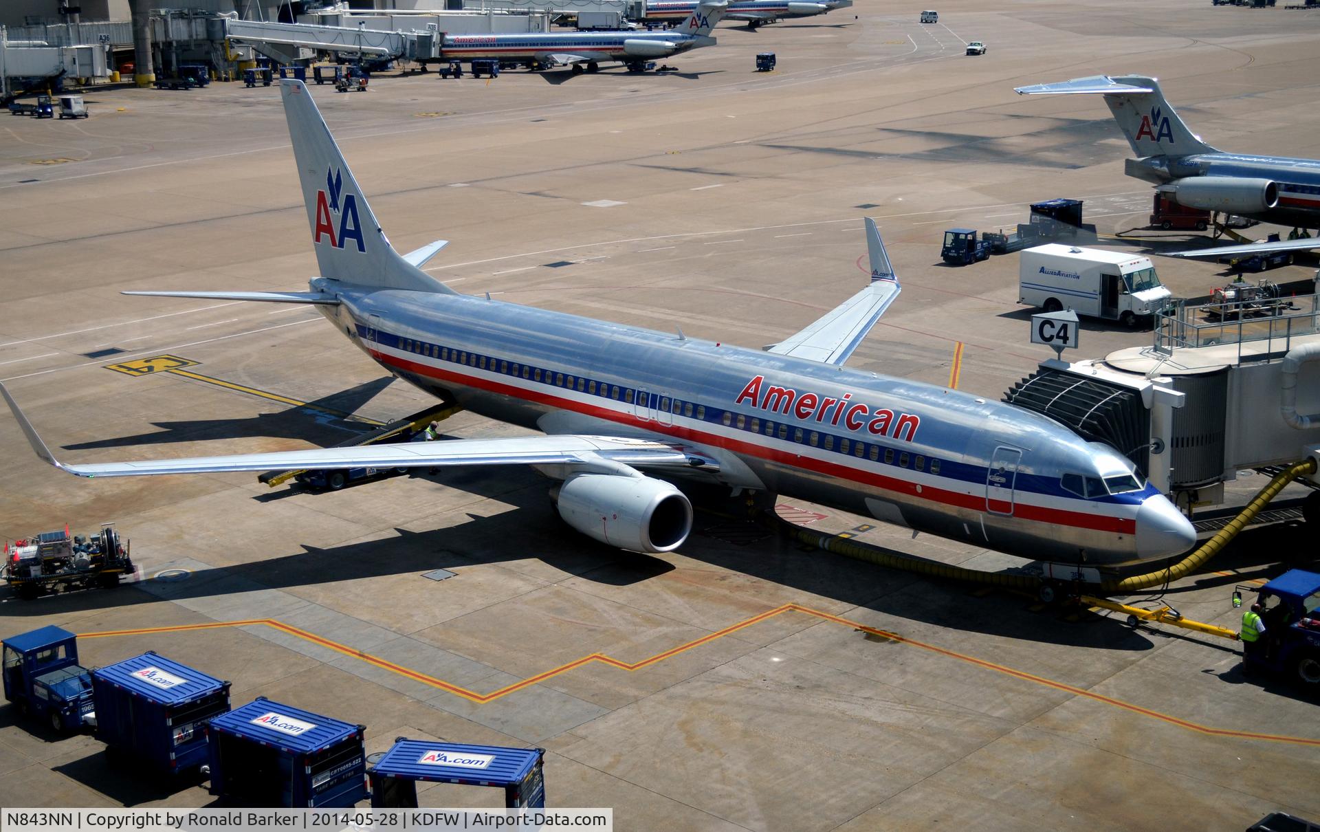 N843NN, 2010 Boeing 737-823 C/N 30906, Gate C4 DFW