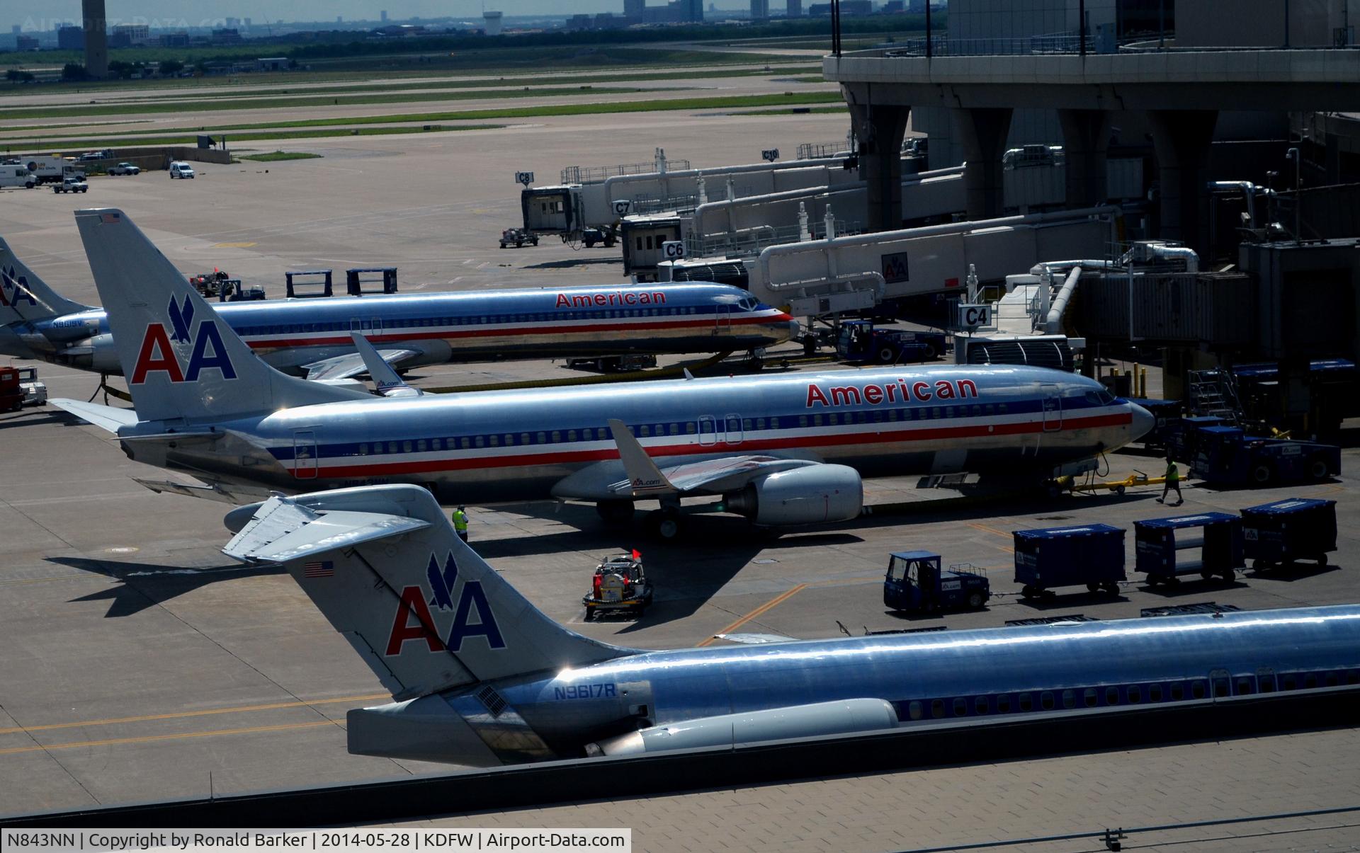 N843NN, 2010 Boeing 737-823 C/N 30906, Gate C4 DFW