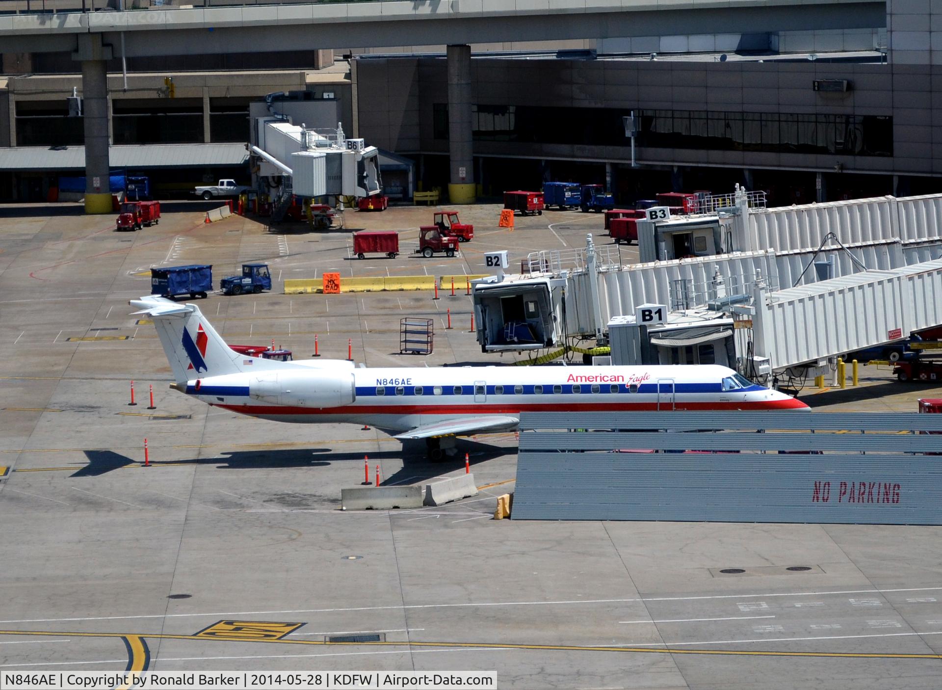 N846AE, 2003 Embraer ERJ-140LR (EMB-135KL) C/N 145692, Gate B1 DFW