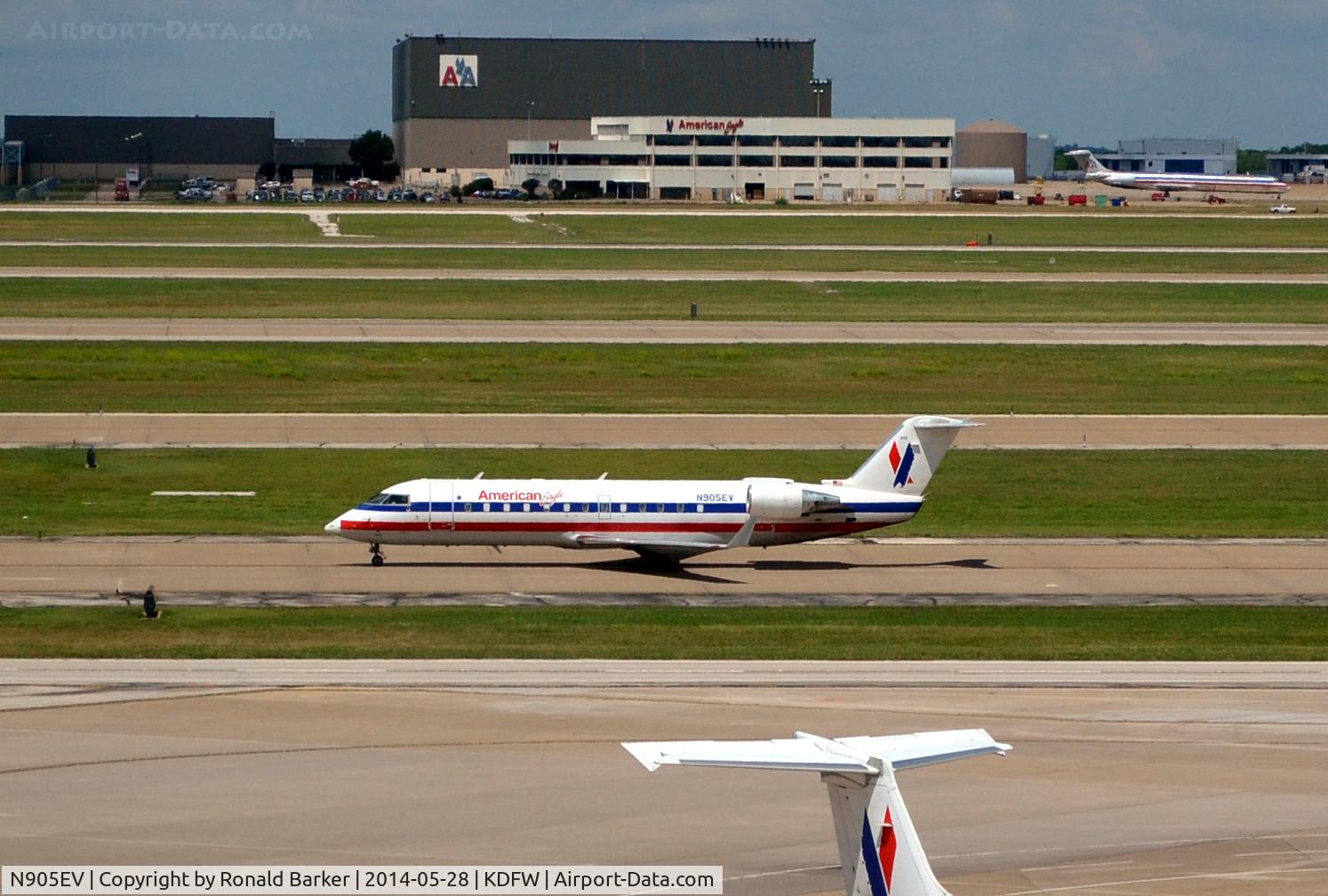 N905EV, 2002 Bombardier CRJ-200ER (CL-600-2B19) C/N 7632, Taxi DFW
