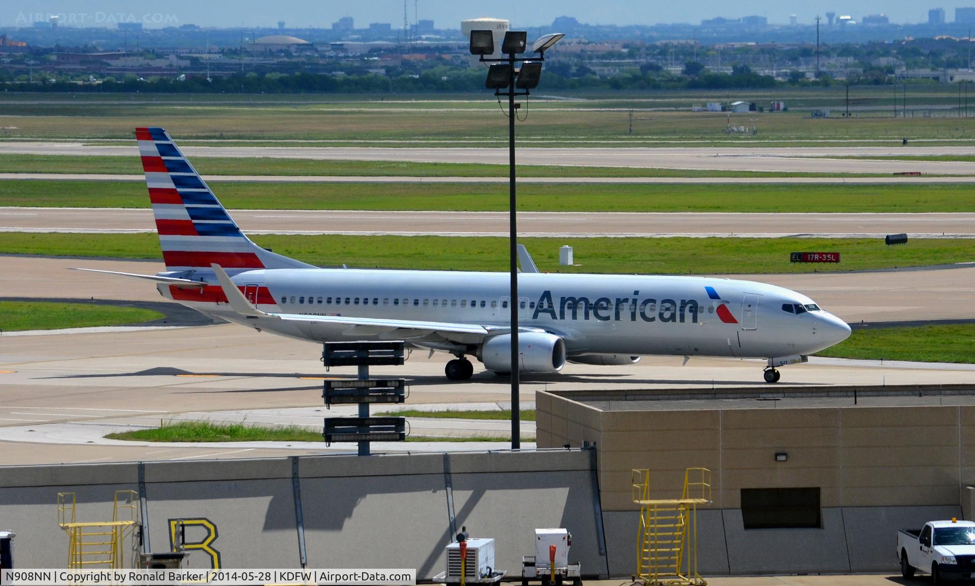 N908NN, 2012 Boeing 737-823 C/N 31157, Taxi DFW