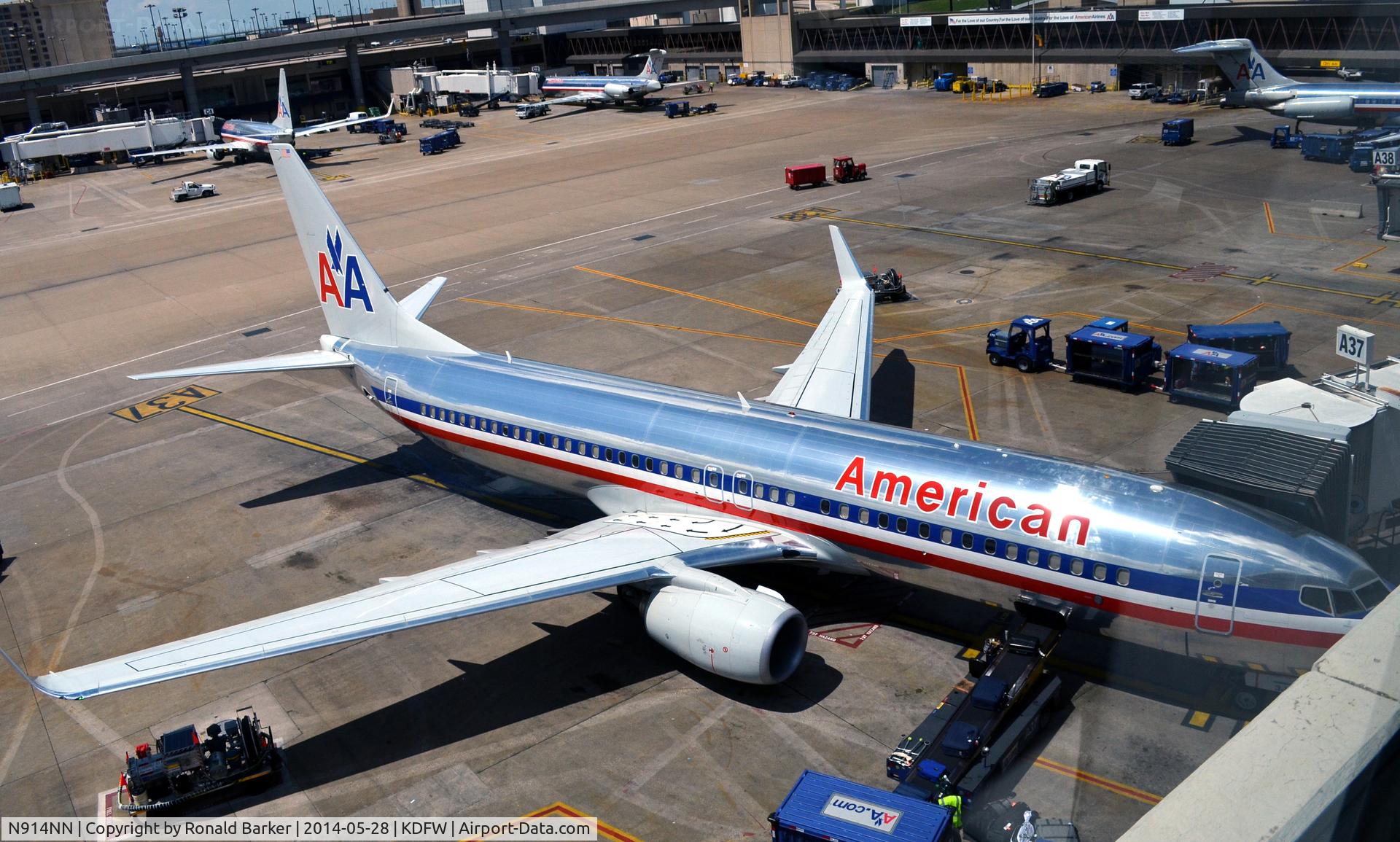 N914NN, 2012 Boeing 737-823 C/N 31161, Gate A37  DFW