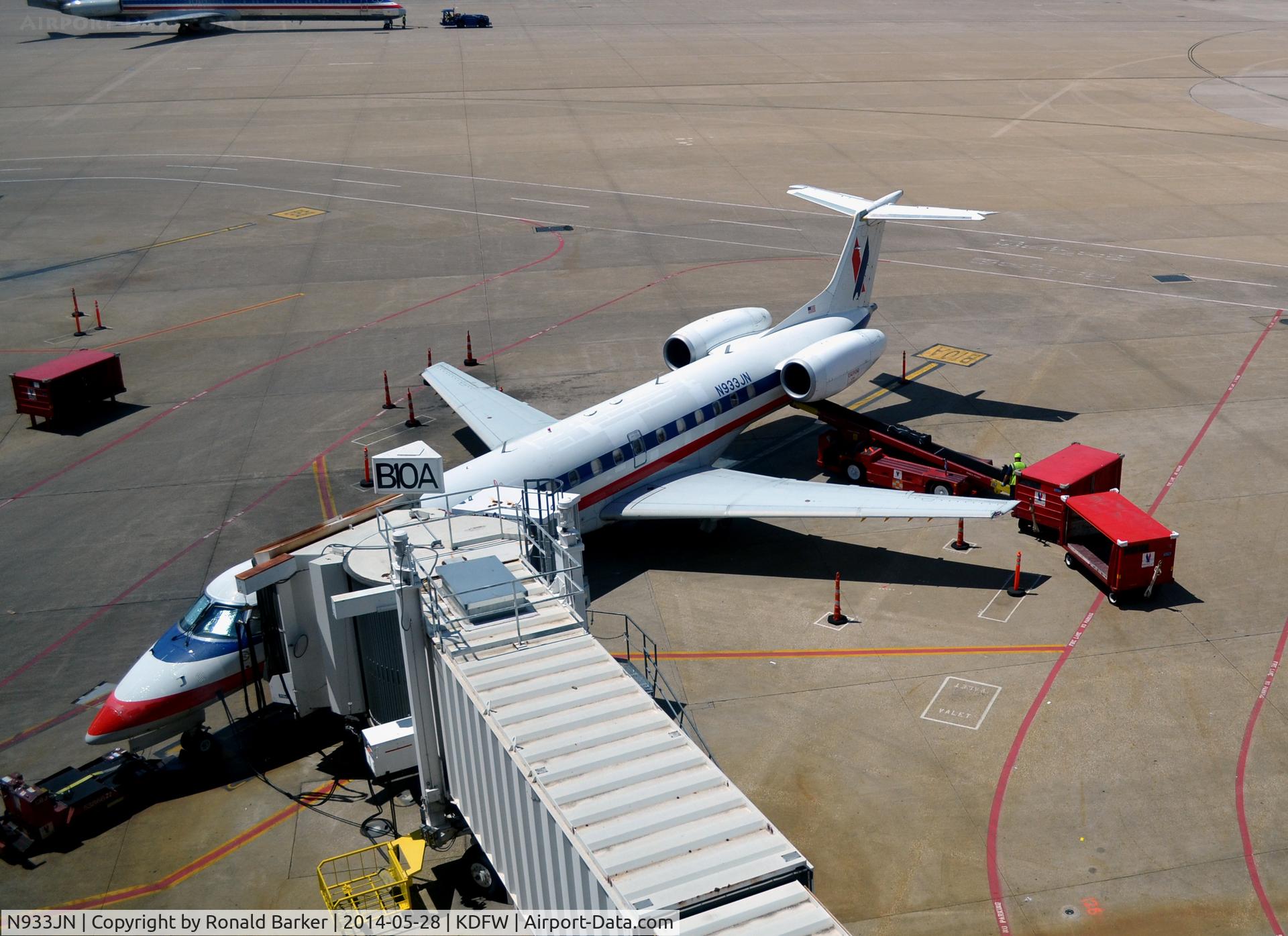N933JN, 2005 Embraer ERJ-145LR (EMB-145LR) C/N 14500918, Gate B10A DFW