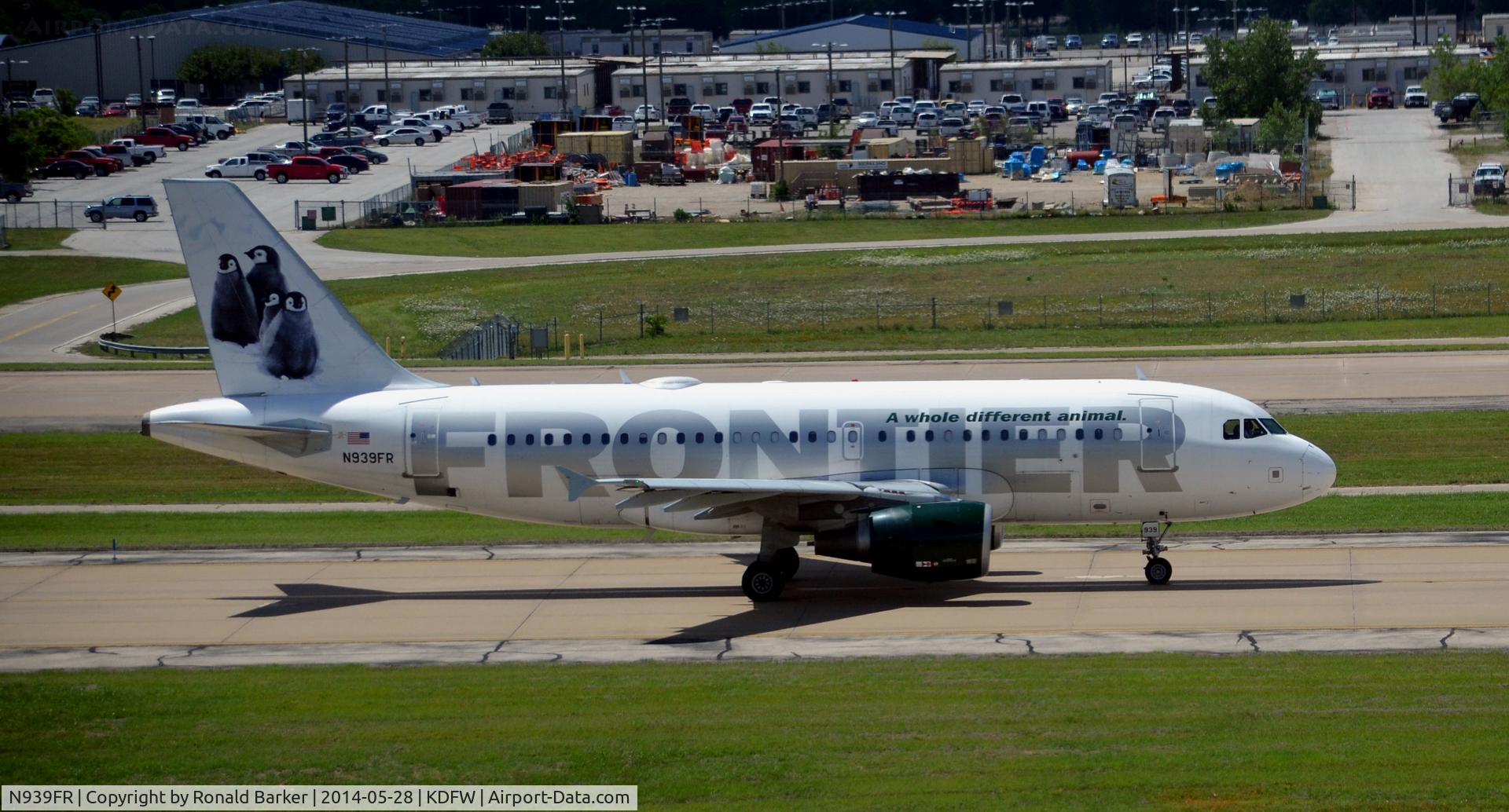 N939FR, 2005 Airbus A319-111 C/N 2448, Taxi DFW