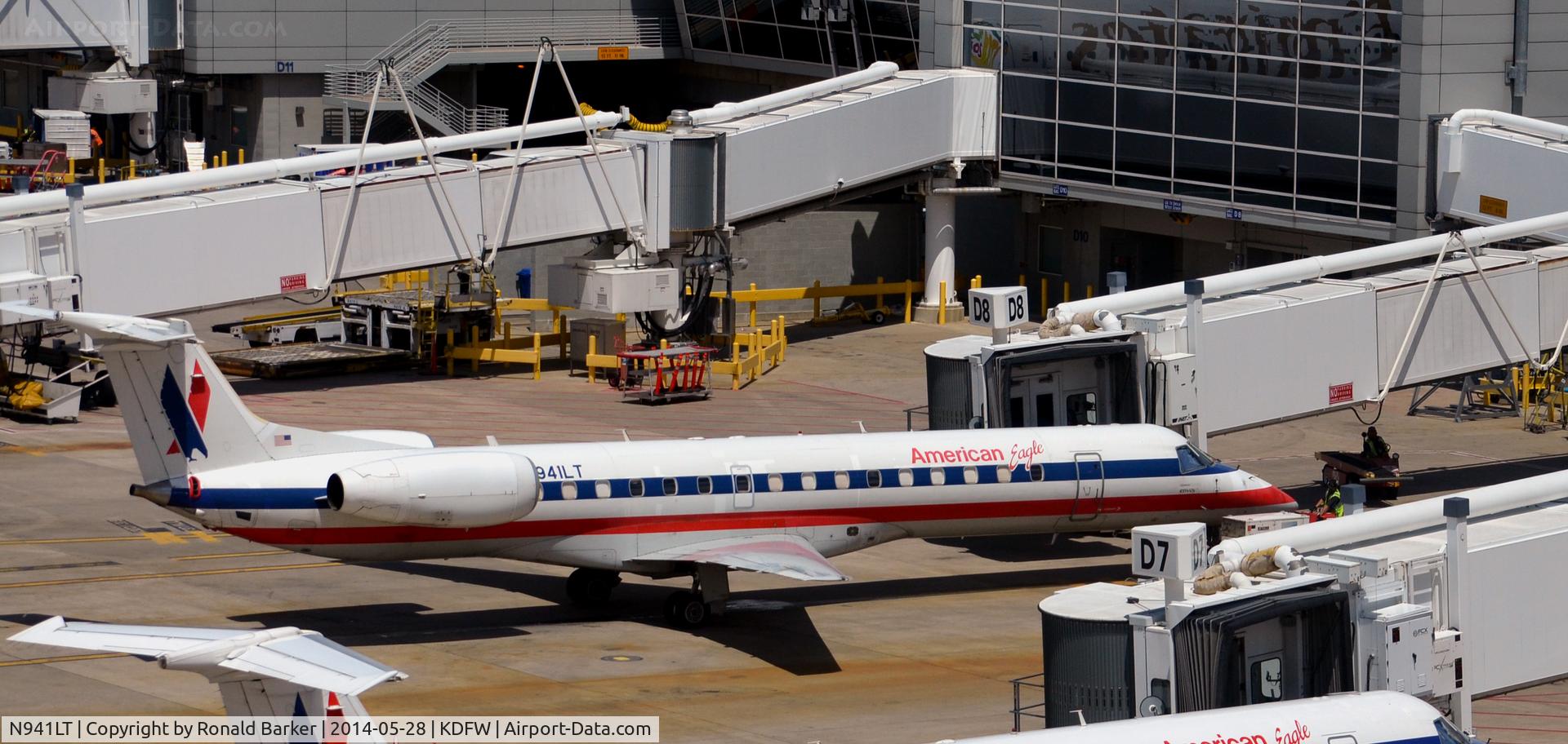 N941LT, 2005 Embraer ERJ-145LR (EMB-145LR) C/N 14500926, Gate D8 DFW