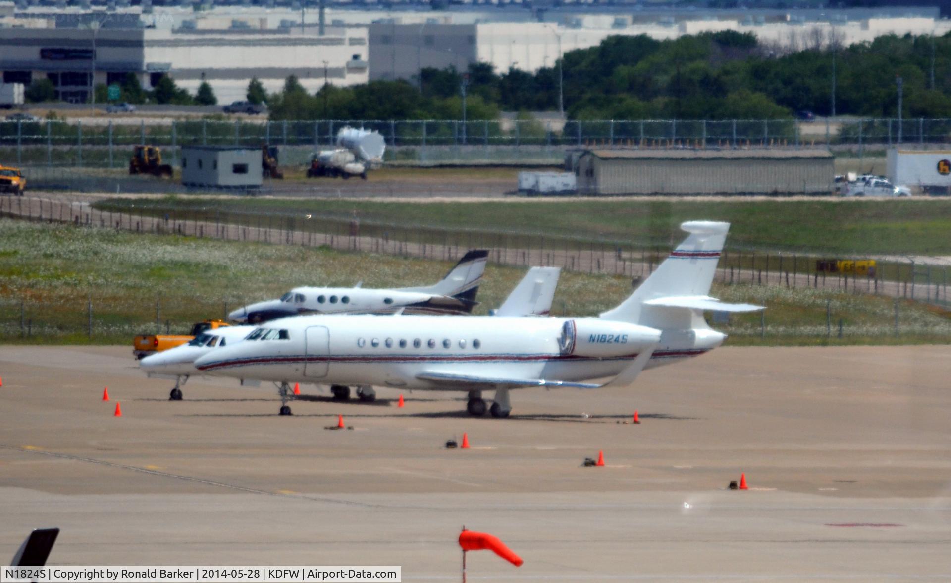 N1824S, 2013 Dassault Falcon 2000EX C/N 709, Ramp DFW