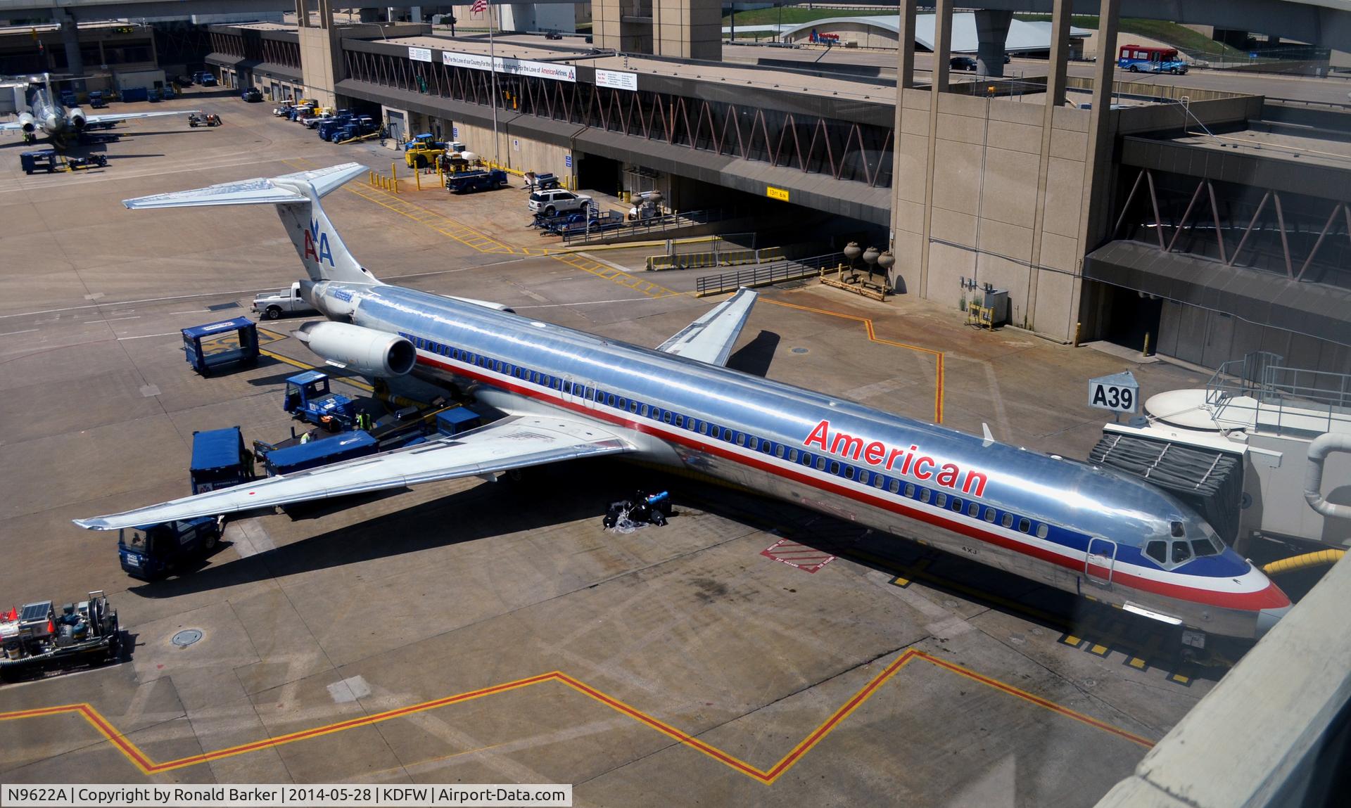 N9622A, 1998 McDonnell Douglas MD-83 (DC-9-83) C/N 53593, Gate A39 DFW