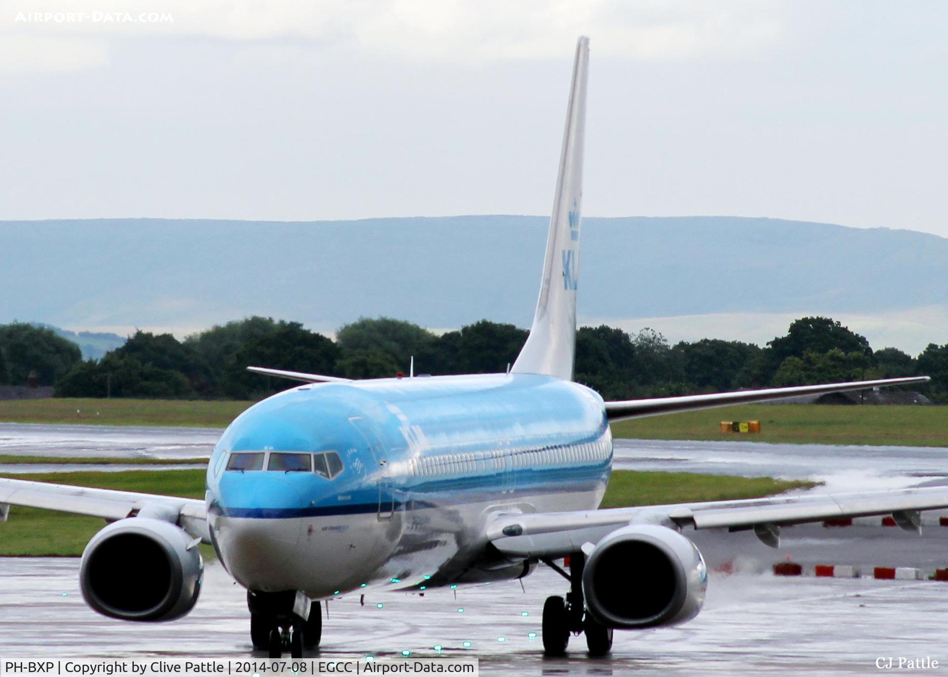 PH-BXP, 2001 Boeing 737-9K2 C/N 29600, EGCC close-up