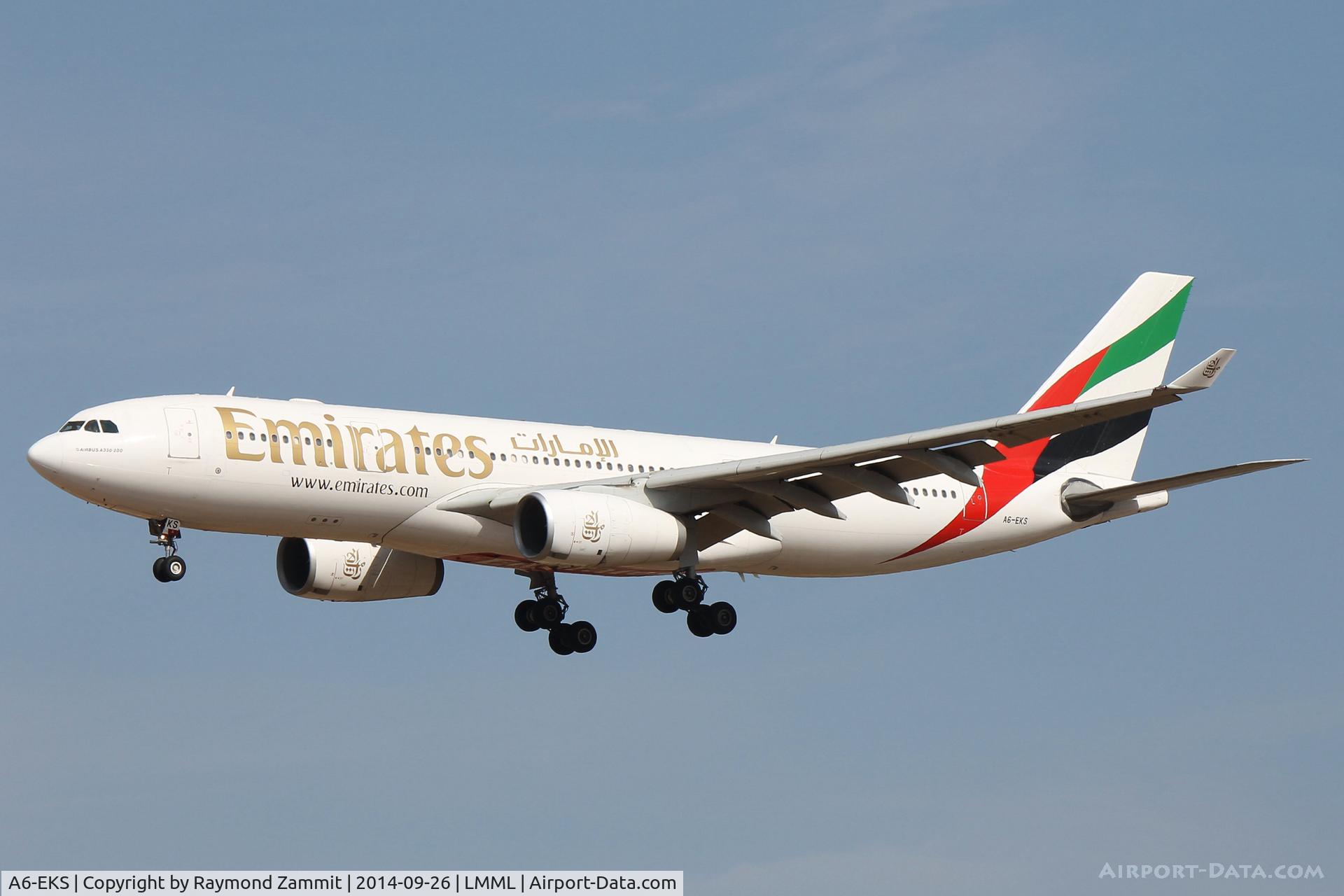 A6-EKS, 1999 Airbus A330-243 C/N 283, A330 A6-EKS Emirates Airlines
